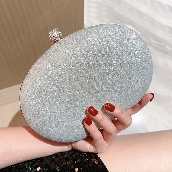 Elegant Silver‎ Crystal Clutch